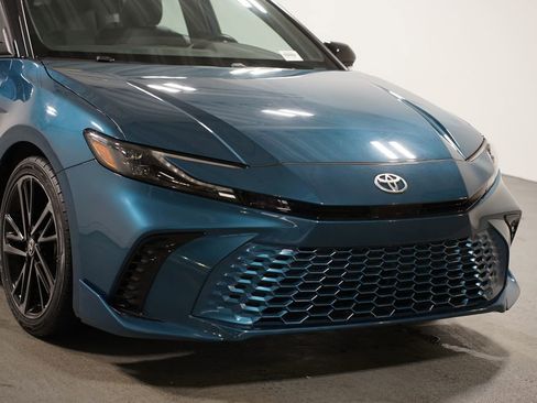 Used 2025 Toyota Camry XSE image 4