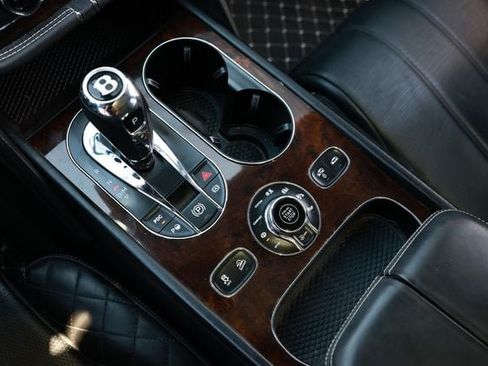 Used 2018 Bentley Bentayga AWD/4WD image 48