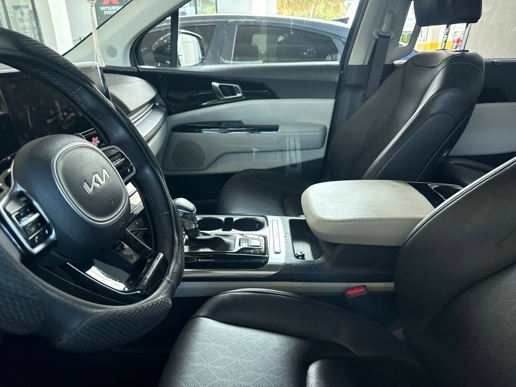 Certified 2024 Kia Carnival EX FWD image 4