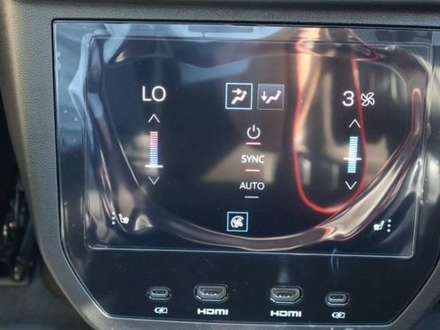 New 2026 GMC Yukon Denali Ultimate w/ LPO, Floor Liner Package AWD/4WD image 24