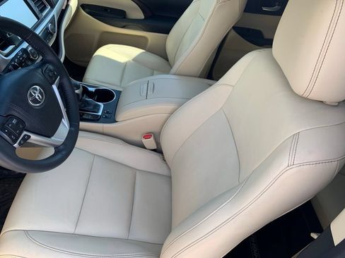 Used 2015 Toyota Highlander XLE AWD/4WD image 14