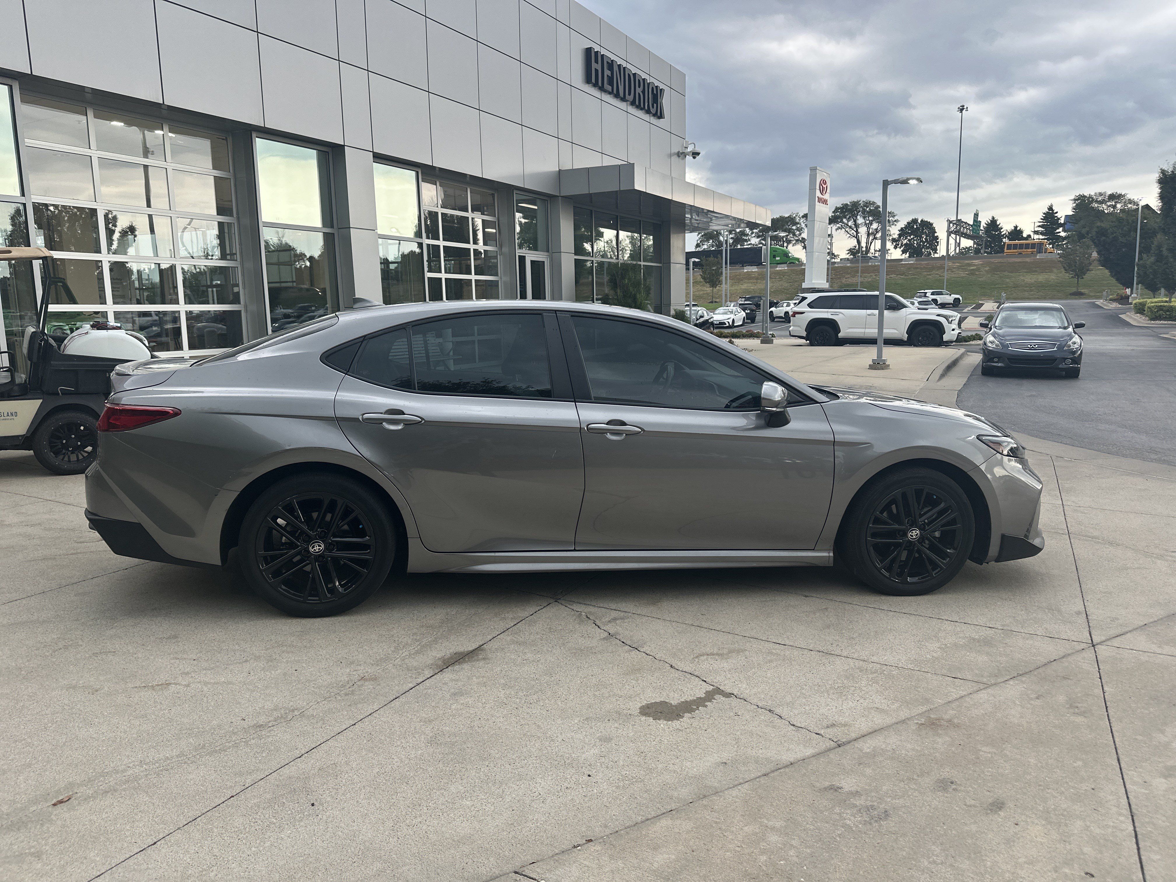 Used 2025 Toyota Camry SE w/ Convenience Package FWD image 10