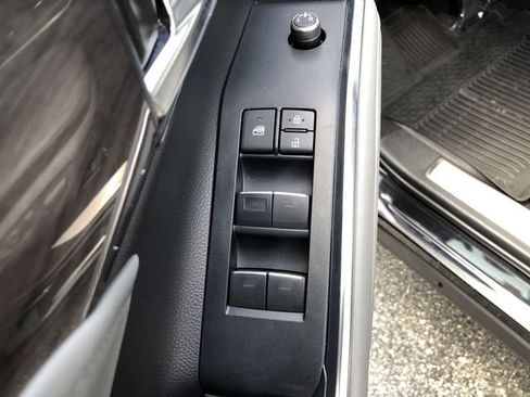 Used 2022 Toyota Highlander Platinum AWD/4WD image 28