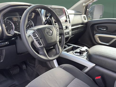 Used 2021 Nissan Titan SV w/ SV Convenience Package AWD/4WD image 14