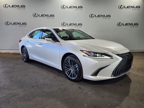 Used 2024 Lexus ES 300h w/ Premium Package image 3