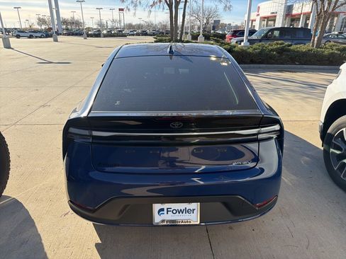 Used 2025 Toyota Prius Plug-In Hybrid image 9