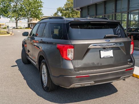 Used 2020 Ford Explorer XLT w/ Equipment Group 202A AWD/4WD image 4
