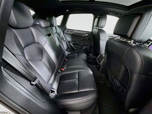 Certified 2024 Porsche Macan AWD/4WD image 27
