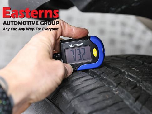 Used 2025 Jeep Wrangler Unlimited Sahara AWD/4WD image 30
