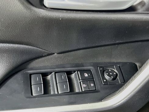 Used 2025 Toyota RAV4 XLE FWD image 17