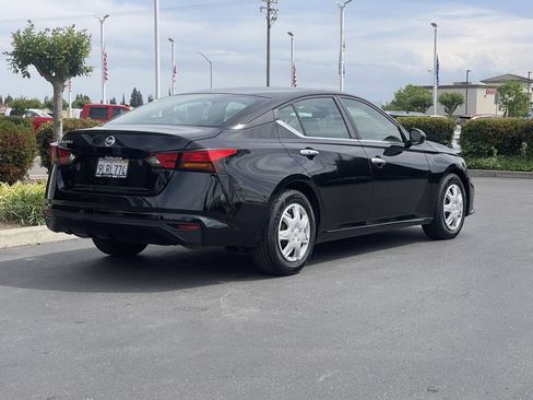 Used 2022 Nissan Altima 2.5 S FWD image 3
