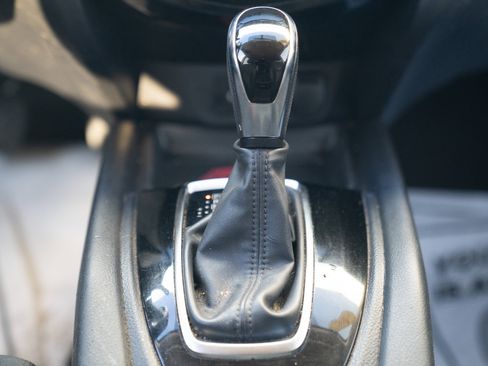 Used 2018 Nissan Rogue SV image 29