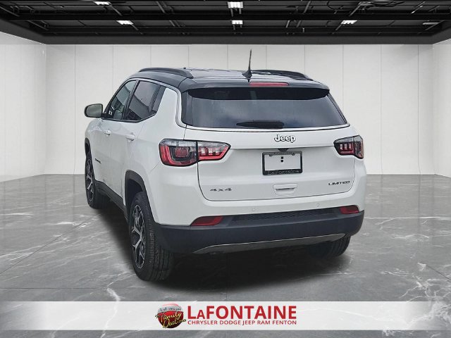 Used 2024 Jeep Compass Limited AWD/4WD image 3