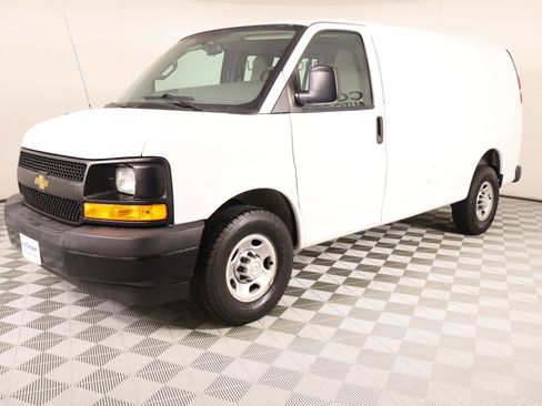 Used 2017 Chevrolet Express 2500 RWD image 8