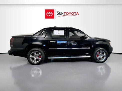 Used 2012 Chevrolet Avalanche LTZ image 2