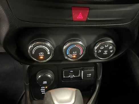 Used 2017 Jeep Renegade Sport w/ Power & Air Group AWD/4WD image 14