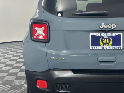 Used 2018 Jeep Renegade Latitude image 11