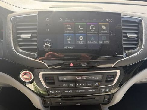 Used 2019 Honda Pilot Touring image 17
