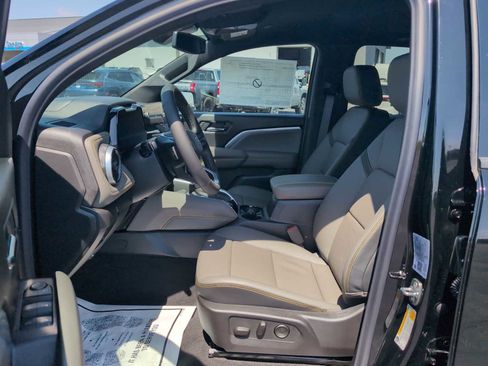 New 2026 Chevrolet Colorado ZR2 w/ Technology Package AWD/4WD image 19