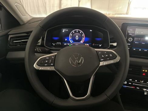 New 2026 Volkswagen Jetta SE FWD image 21