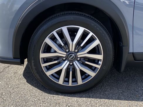 Certified 2024 Nissan Kicks SV image 9