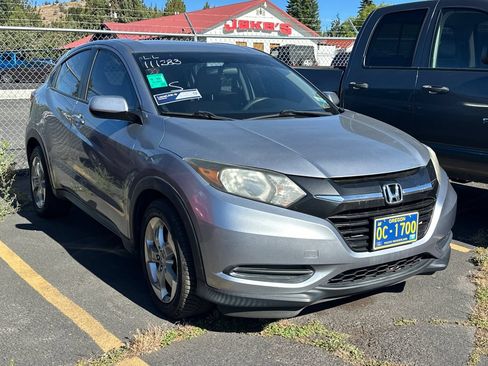 Used 2017 Honda HR-V LX image 2