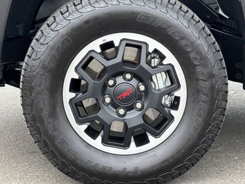 Used 2025 Toyota Tacoma TRD Off-Road image 37