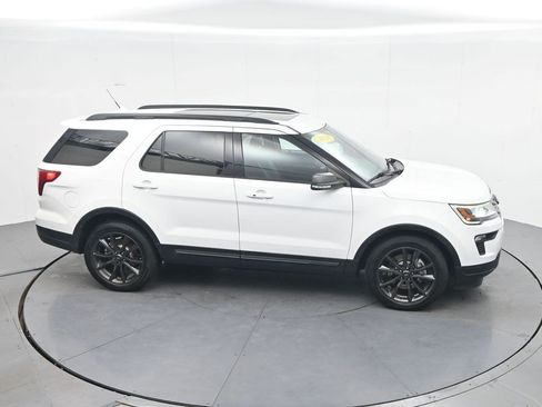 Used 2018 Ford Explorer XLT w/ Equipment Group 202A FWD image 22