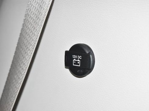 Used 2023 Chrysler Voyager LX FWD image 34