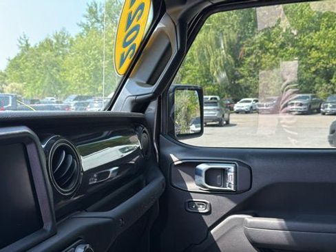 Used 2022 Jeep Wrangler Unlimited Sport AWD/4WD image 23