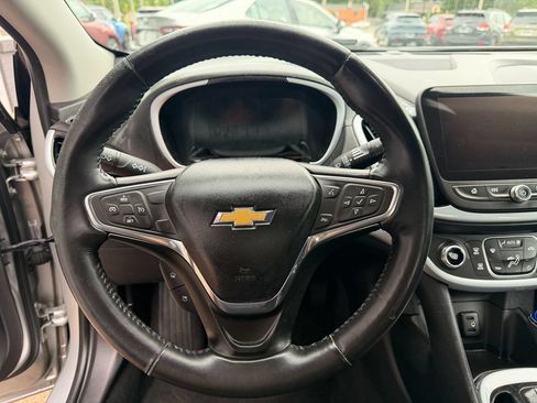 Used 2017 Chevrolet Volt LT FWD image 6