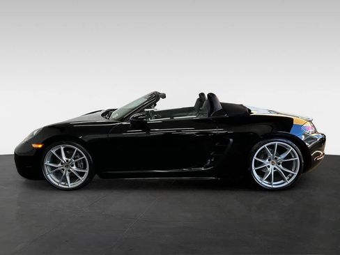 Used 2019 Porsche 718 Boxster RWD image 4