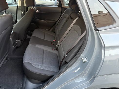 Used 2023 Hyundai Kona SE image 4