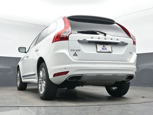 Used 2016 Volvo XC60 T6 w/ Proximity Package image 34