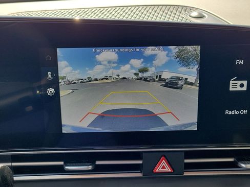 Used 2025 Hyundai Elantra SEL FWD image 23