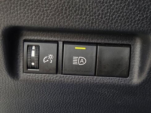 Used 2024 Toyota RAV4 XLE FWD image 25