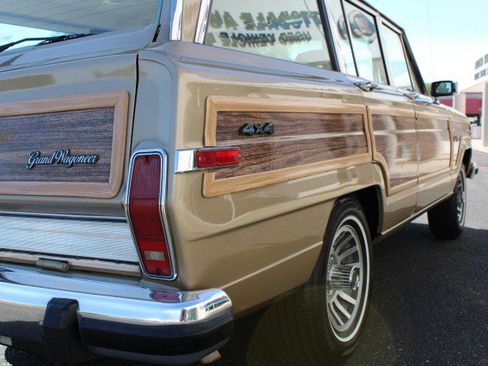 Used 1990 Jeep Grand Wagoneer image 39