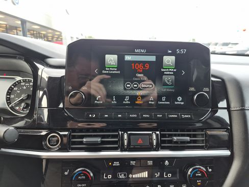 Used 2024 Nissan Pathfinder SL AWD/4WD image 31