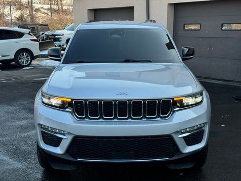 Used 2024 Jeep Grand Cherokee Limited RWD image 2