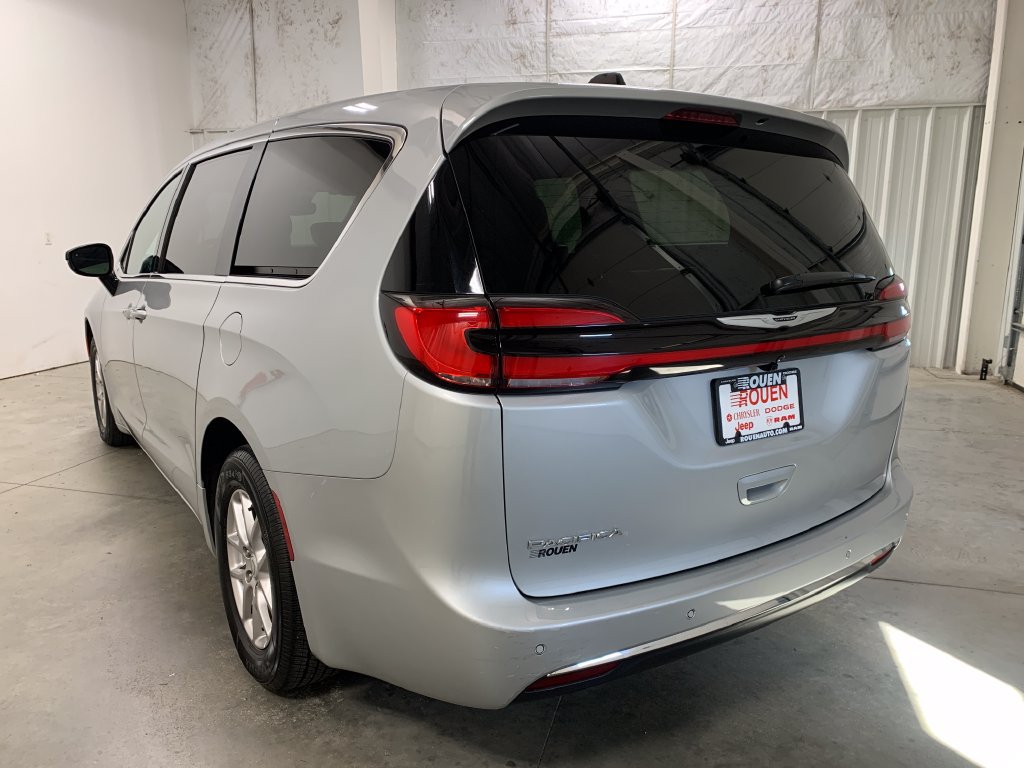 Used 2026 Chrysler Pacifica Select FWD image 25