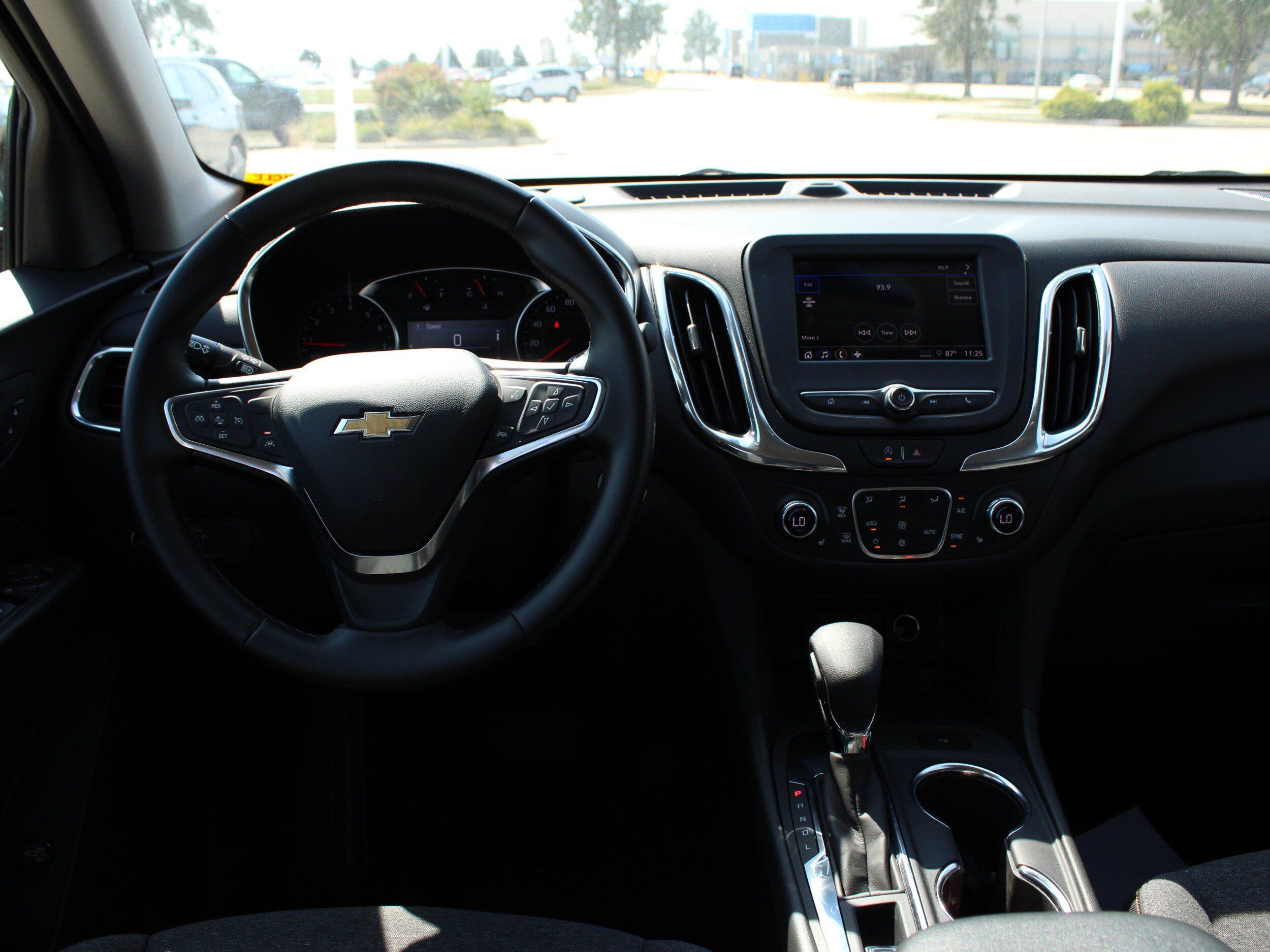 Used 2024 Chevrolet Equinox LT FWD image 9