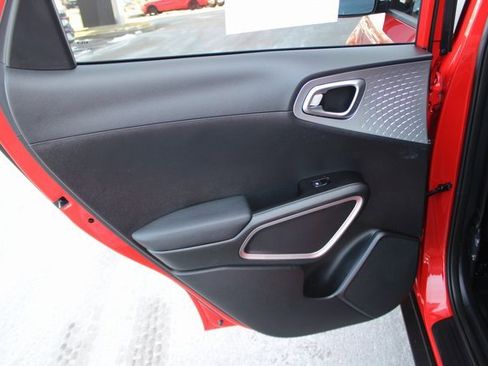 Used 2023 Kia Soul LX w/ LX Technology Package image 21