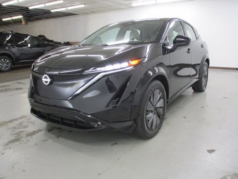 Used 2023 Nissan Ariya AWD image 3