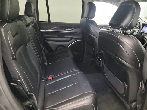 Used 2022 Jeep Grand Cherokee Limited AWD/4WD image 19