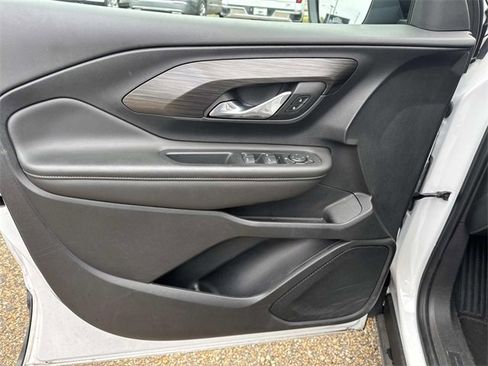 Used 2022 GMC Terrain SLE w/ Elevation Edition image 24