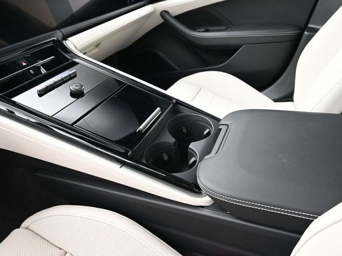 Used 2026 Porsche Panamera image 21