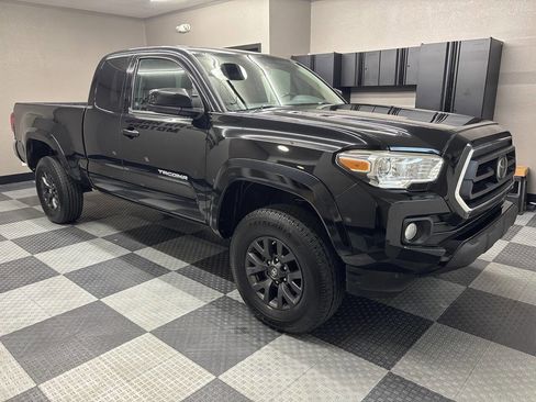 Used 2020 Toyota Tacoma SR5 AWD/4WD image 4