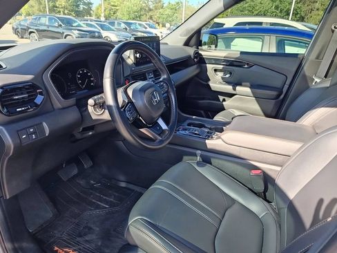 Used 2025 Honda Pilot TrailSport image 8
