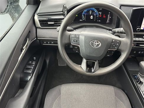 Used 2025 Toyota Camry LE image 18