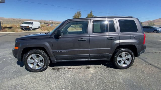 Used 2016 Jeep Patriot Sport w/ Tire & Wheel Group AWD/4WD image 5